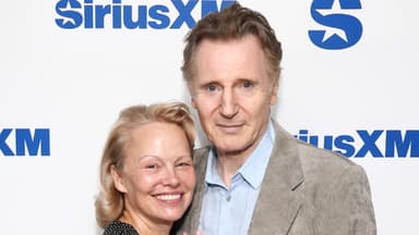 Pamela Anderson & Liam Neeson kuscheln