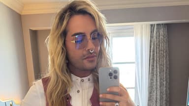Bill Kaulitz macht Seflie 
