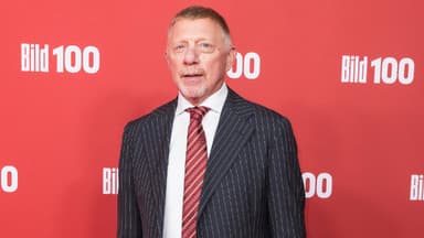 Boris Becker vor bild-wand