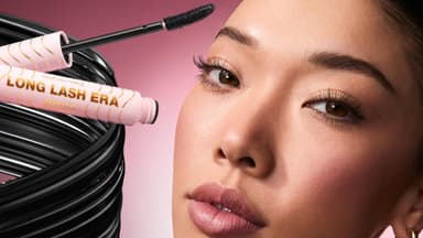 Frau mit langen Wimpern