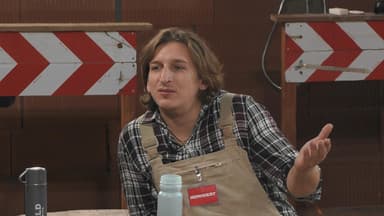 Erik Seidel alias "Satansbratan" gestikuliert im "Promi Big Brother"-Haus