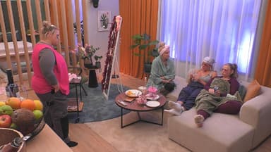 Karina, Désirée, Sarah-Jane Wollny und Laura in der "Musterwohnung" bei "Promi Big Brother"