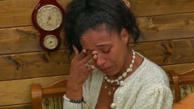Sarah Joelle Jahnel weint im Sommerhaus