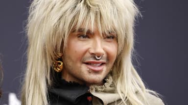 Bill Kaulitz lächelt