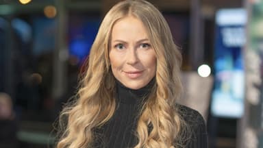 Jenny Elvers lächelt