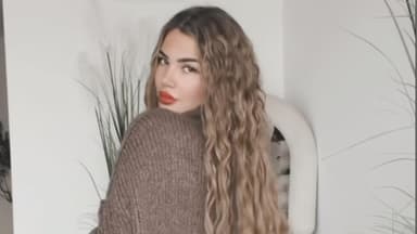Kim Virginia Schulterpose
