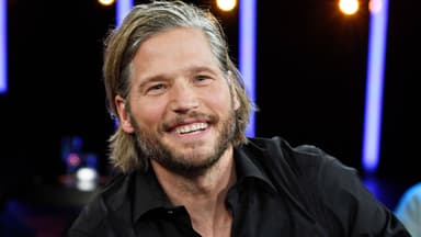 "Bergretter"-Star Sebastian Stöbel lächelt