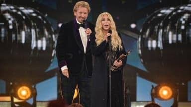 Thomas Gottschalk und Cher gemeinsam auf der Bühne beim Bambi 2025