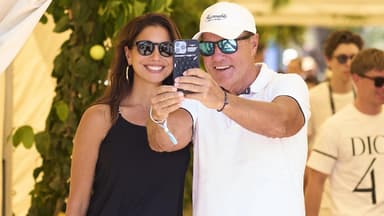 Dieter Bohlen und Carina machen Selfie