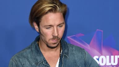 Gil Ofarim schaut nachdenklich nach unten