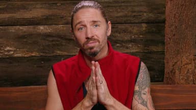 Gil Ofarim flehend im Dschungeltelefon