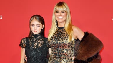 Heidi Klum mit Tochter Leni Klum vor roter Wand