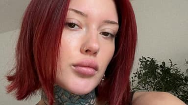 Jill Lange mit roten Haaren