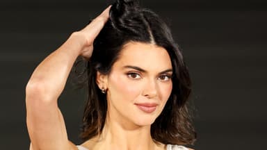 Kendall Jenner lächelt