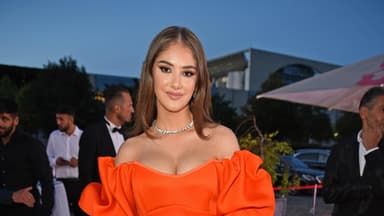 Lisa Straube, orange Kleid