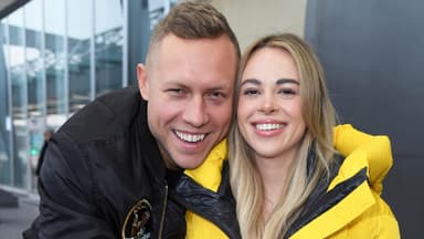 Patrick Romer mit Annelie vor Abflug