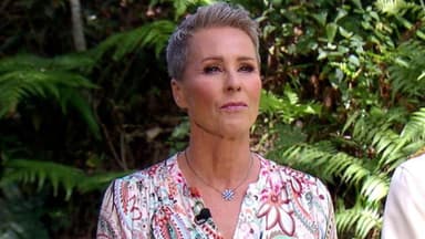 Sonja Zietlow im Dschungelcamp ernst