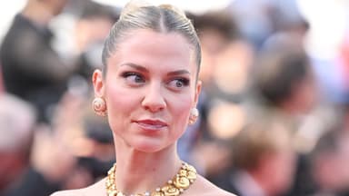 Valentina Pahde guckt schräg zur Seite