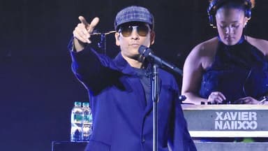 Xavier Naidoo während eines Konzertes auf der Bühne