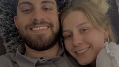 Loredana Wollny und Ehemann Servet machen ein Selfie und lächeln 