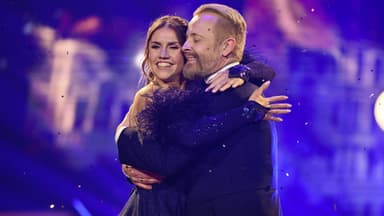 ross antony und mariia maksin tanzen einen langsamen walzer