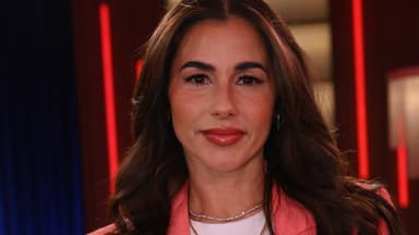 Sarah Engels schaut ernst