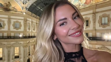Valentina Pahde lächelt vor toller Kulisse