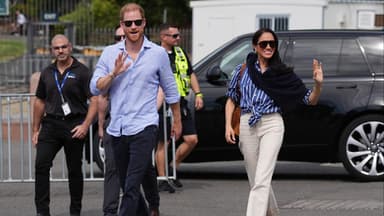 Harry und Meghan in Australien winken