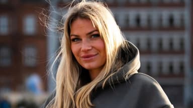 Kerrin Grapengeter lächelt am Hafen