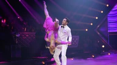 Kathrin Menzinger über Kopf in Jan Kittmanns Armen