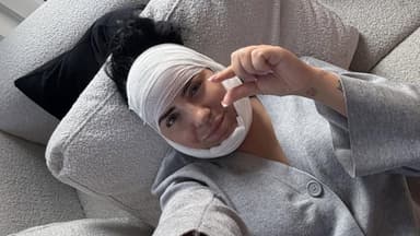 Leyla Heiter mit Kopfverband