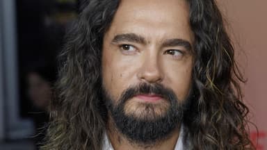 Tom Kaulitz guckt ernst