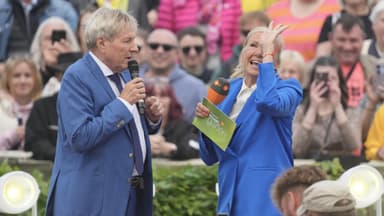 Andrea Kiewel mit Bernhard Brink im Fernehgarten