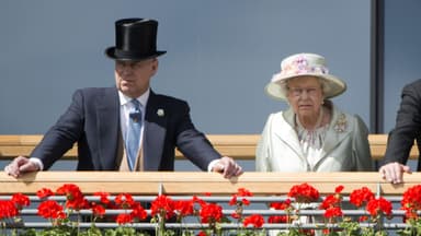 Ihre Majestät Königin Elizabeth II. und Seine Königliche Hoheit Prinz Andrew besuchen den zweiten Tag von Royal Ascot auf der Rennbahn von Ascot am 18. Juni 2014 in Ascot, England (UK). Ihre Majestät Königin Elizabeth II. und Seine Königliche Hoheit Prinz Andrew besuchen den zweiten Tag von Royal Ascot auf der Rennbahn von Ascot am 18. Juni 2014 in Ascot, England (UK).