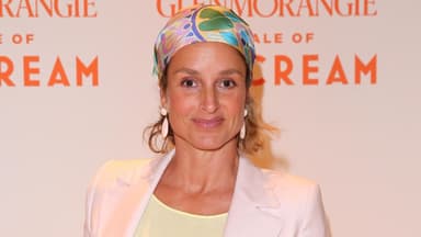 Lara Joy Körner lächelt leicht