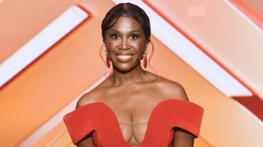 Motsi Mabuse im roten Kleid