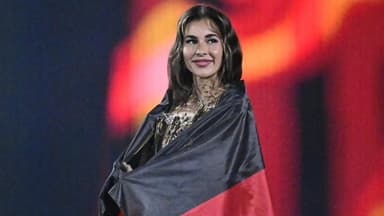 Sarah Engels mit Deutschlandflagge bei ESC