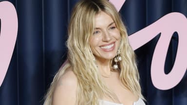 Sienna Miller mit Babybauch bei den British Fashion Awards