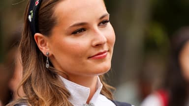 Prinzessin Ingrid Alexandra von Norwegen schaut ernst zur Seite