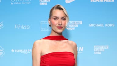 Lena Gercke im roten Kleid