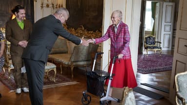 Königin Margrethe mit Rollator bei einem Termin