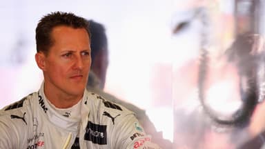 Michael Schumacher guckt zur Seite