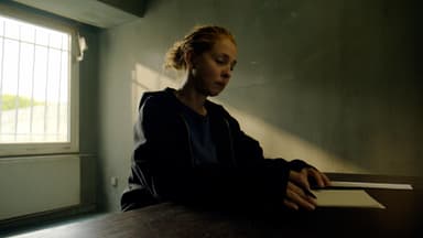 Maria Wedig bei GZSZ als Nina im Gefängnis 