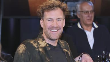 Luke Mockridge lächelt glücklich