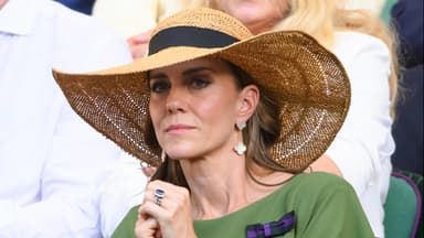 Kate mit Strohhut