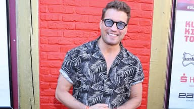 Raúl Richter mit Sonnenbrille auf dem Sommerfest von Olivia Jones in Hamburg