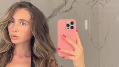 Nadja mit Spiegelselfie