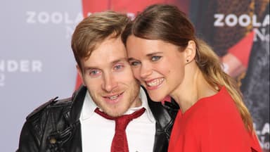 Samuel und Sarah kuscheln