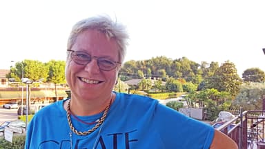 Anke Leithäuser lacht