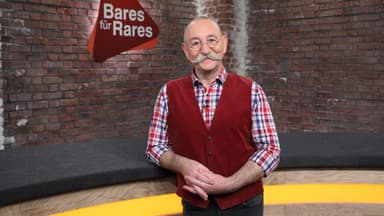 Horst Lichter vor dem "Bares für Rares"-Logo